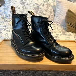 Dr. Martens- Classic 1460 Smooth Leather Lace Up boots. Men’s 9, Women’s 10